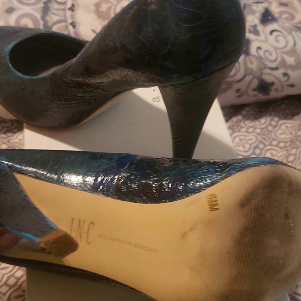 INC Blue snake skin blocked heel - Picture 4 of 4